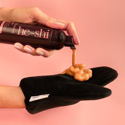 Image of hands pumping Dark Foaming Mousse onto a tanning mitt