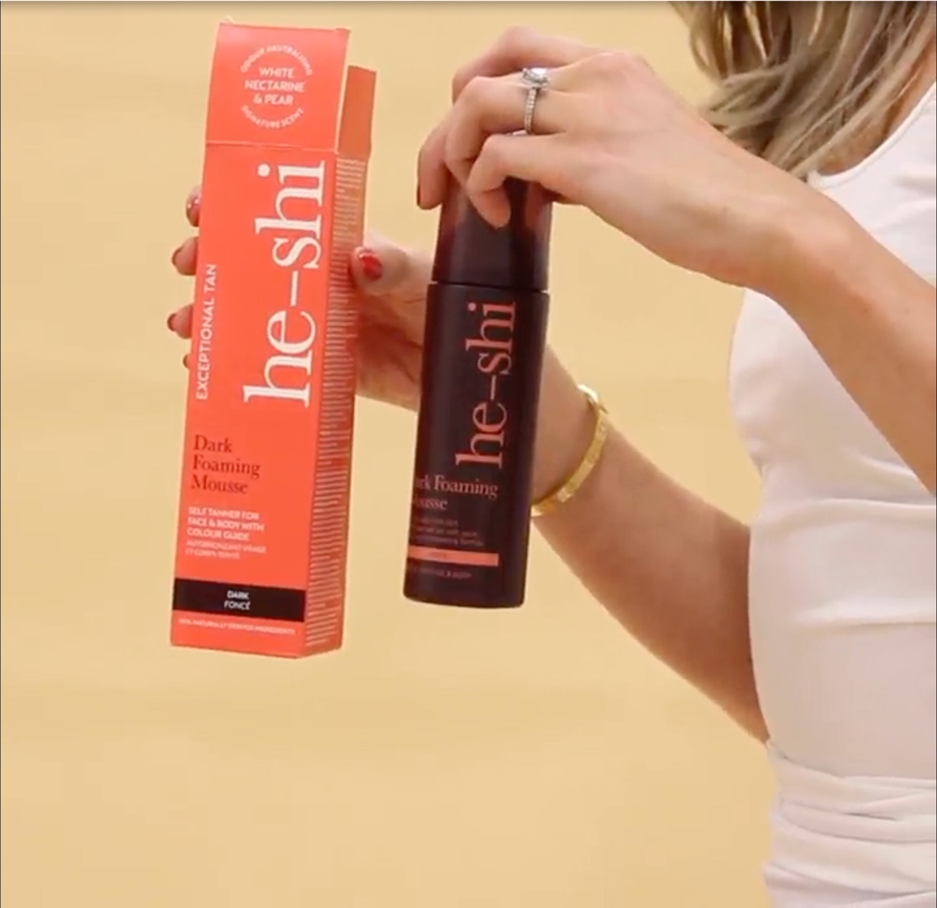 Video demonstrating the steps to apply He-Shi Dark Foaming Mousse. The steps include:
Step 1 - Grab your velvet tanning mitt and apply a few pumps of Dark Foaming Mousse onto the mitt
Step 2 - Apply tan in circular motions. Use the colour guide to ensure your tan is patch-free and flawless
Step 3 - When tanning tricky places, we recommend using a makeup brush and lightly blending
Step 4 - Allow to dry and let it develop for 6 to 8 hours