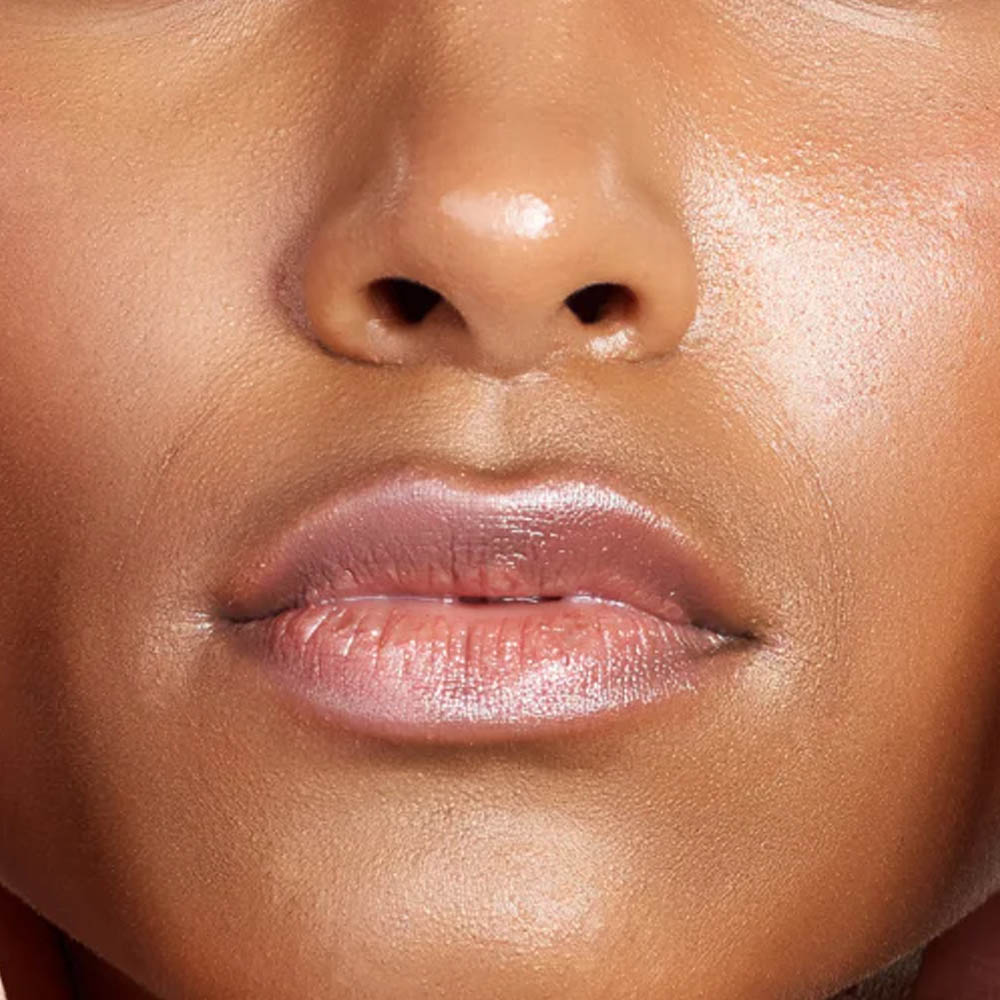 Image of woman's lower face. The woman has oily skin